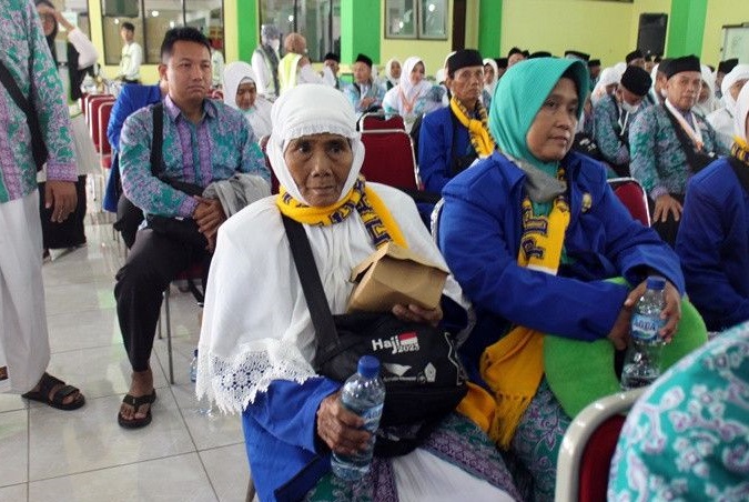 Berangkat Haji Usia 103 Tahun, Suminah Binti Sadani Jamaah Tertua Asal Rembang yang Tetap Semangat 
