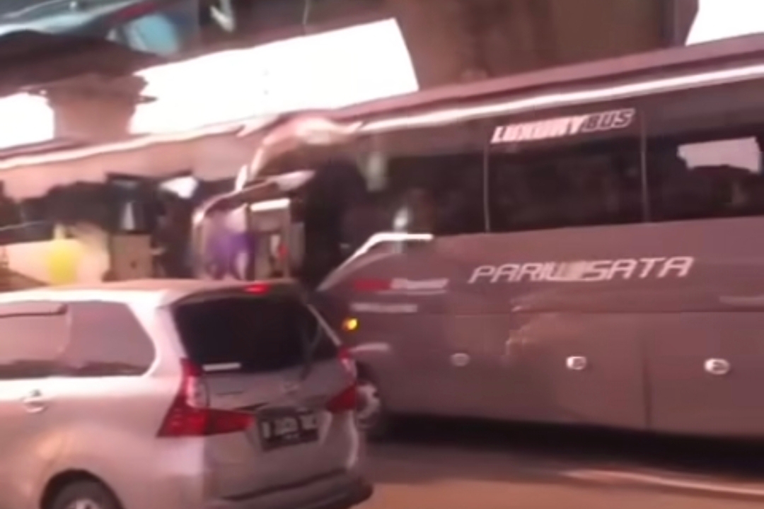 4 Rombongan Bus Terlibat Tabrakan Beruntun di Tol Jakarta - Cikampek, 10 Orang Luka Luka