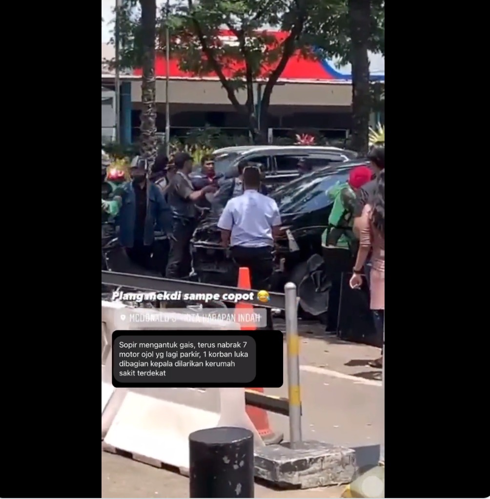 Miris! Lagi Tunggu Orderan, Tujuh Driver Ojol Malah Tertabrak Mobil di Bekasi