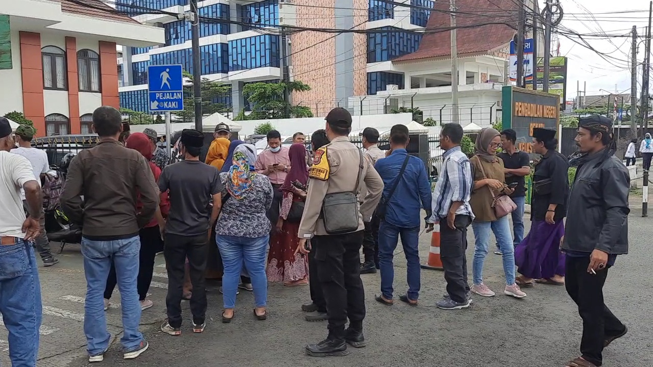 Puluhan Ahli Waris Tol Jatikarya Geruduk Pengadilan Negeri Bekasi, Tagih Janji Pembayaran Tanah