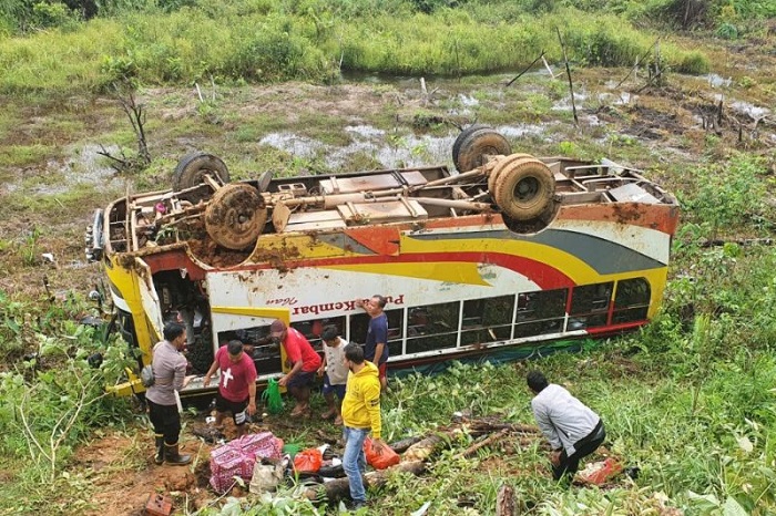 Bus Rute Pontianak-Badau Terjun ke Jurang, Begini Kondisi 35 Penumpangnya