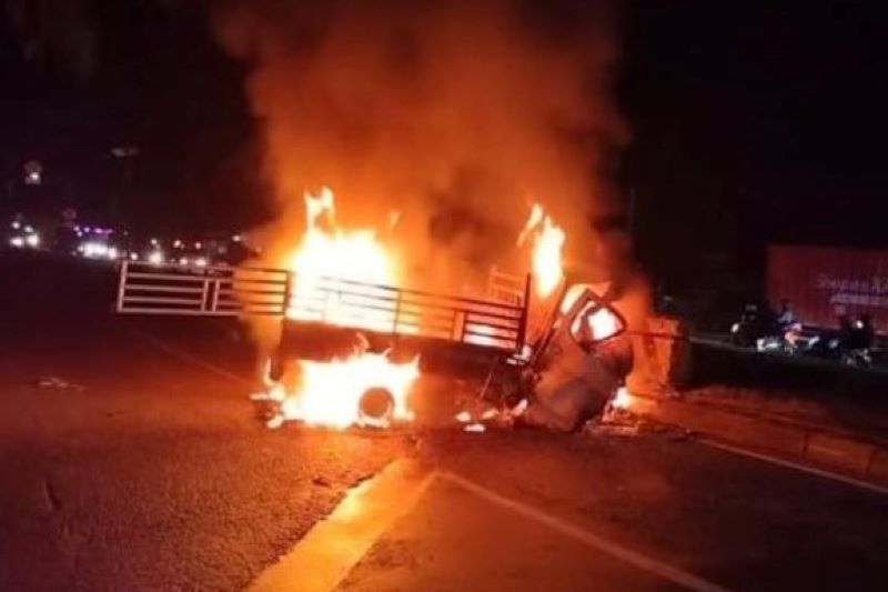 Mobil Suporter Timnas U-19 Kecelakaan, 4 Tewas Terbakar di Subang