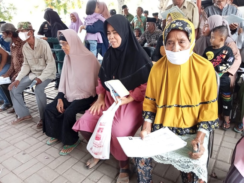 232 Warga Kecamatan Sukawangi Kabupaten Bekasi Dapat Bansos Sembako Dari Kemensos RI