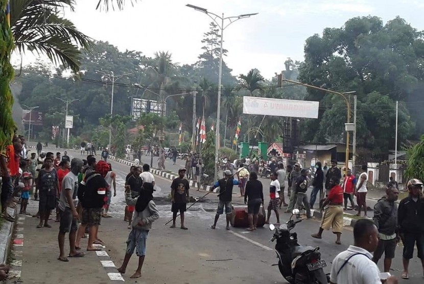 Rusuh Lukas Enembe Ditangkap, Mako Brimob Polda Papua Diserang Massa
