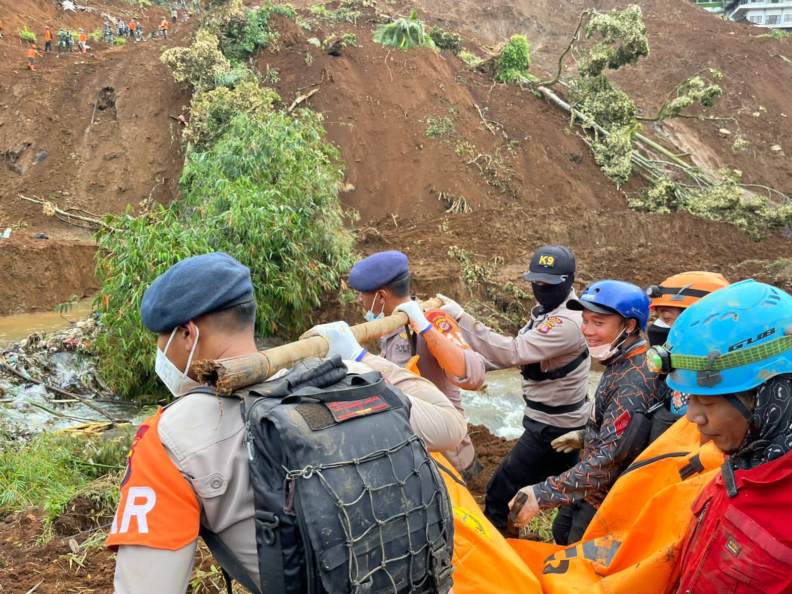 Hari Keenam Pencarian Korban Gempa Cianjur, Tim SAR Temukan Lagi Empat Jenazah