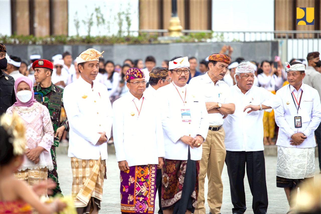 Menteri Basuki Dampingi Presiden Jokowi Resmikan Penataan Kawasan Pura Besakih