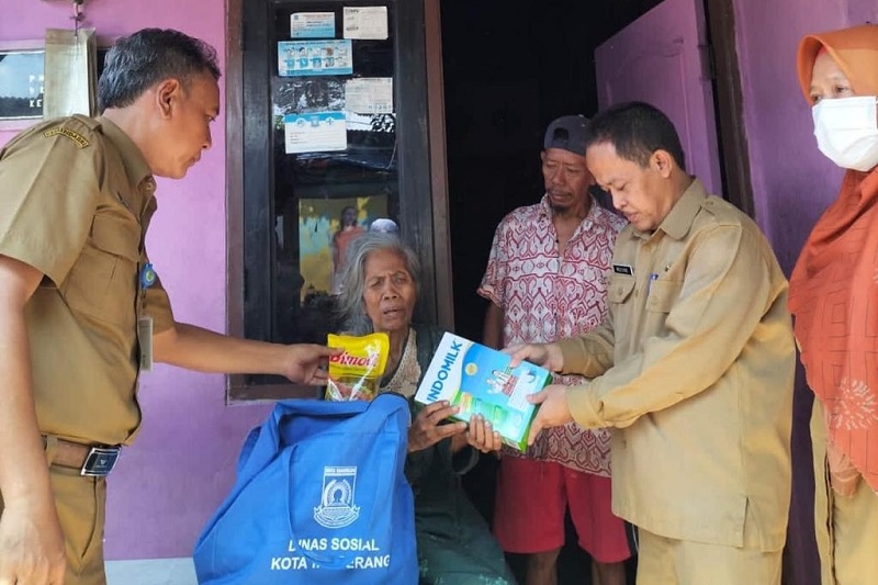 Seribu Lebih Lansia di Kota Tangerang Dapat Bantuan Permakanan Dari Pemkot