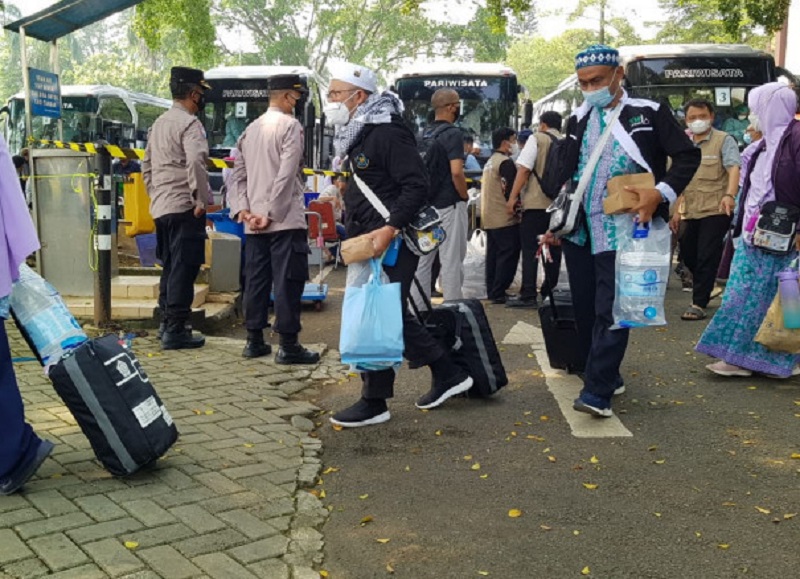 Jalani Swab, Kemenag Jelaskan Kondisi Terkini Jemaah Haji Asal Depok yang Tiba di Indonesia