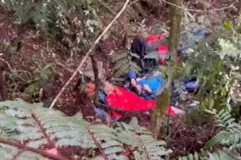 Jalur Darat Sulit, Tim SAR Kerahkan 6 Helikopter Evakuasi Kapolda Jambi di Bukit Tamiai