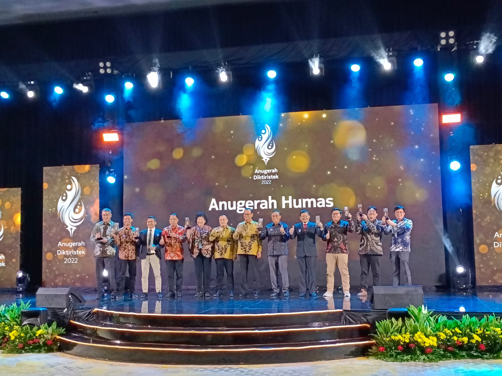 Universitas Esa Unggul Borong 4 Penghargaan di ajang Anugerah Diktiristek 2022