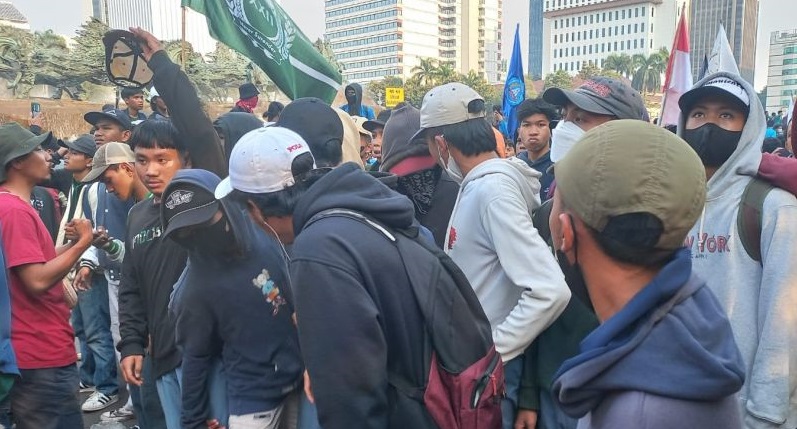 Demo Kenaikan BBM: Assalammu'alaikum STM Datang Bawa Pasukan