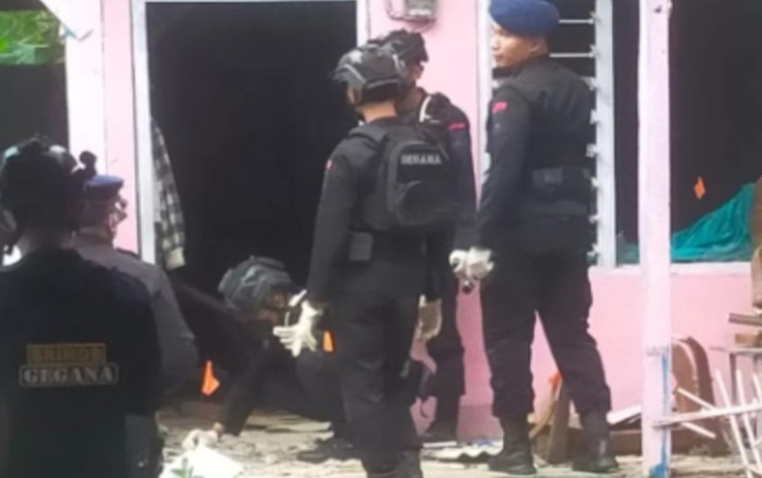 Rumah Ketua KPPS di Pamekasan Dilempar Bom Oleh Orang Tak Dikenal