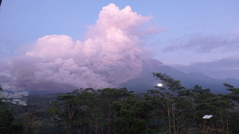 Lagi! Gunung Semeru Erupsi, Ketinggian Letusan Capai 1.3 Km 