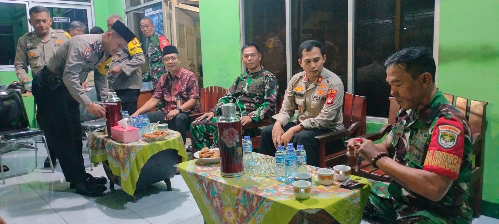 Sinergitas Polsek dan Koramil Tambora, Jaga Kamtibmas Wilayah Dengan Patgab