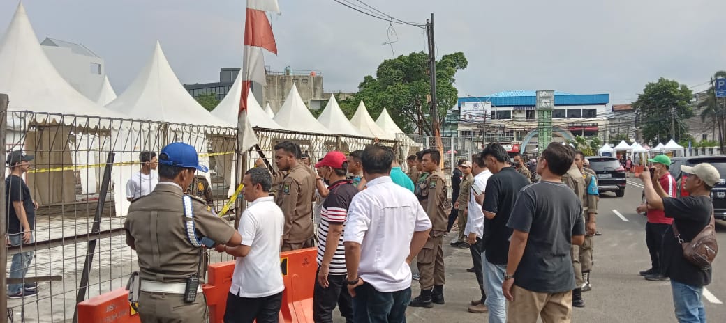 Lahan Masih dalam Status Quo, Taman Jajan Pasar Lama Tangerang Disegel Satpol PP