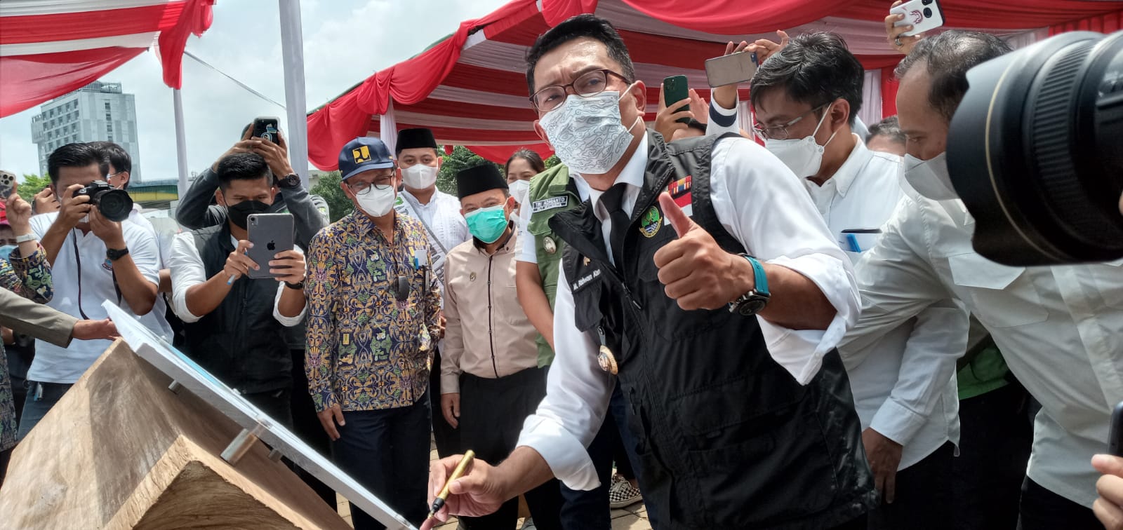 Ridwan Kamil Resmikan Pembangunan Tahap 1 Taman Tarum Bhagasasi Kalimalang Kota Bekasi