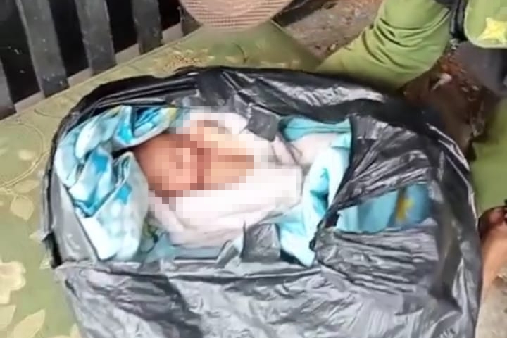 Warga Tarumajaya Bekasi Digegerkan Penemuan Bayi Terbungkus Selimut Dalam Plastik Hitam