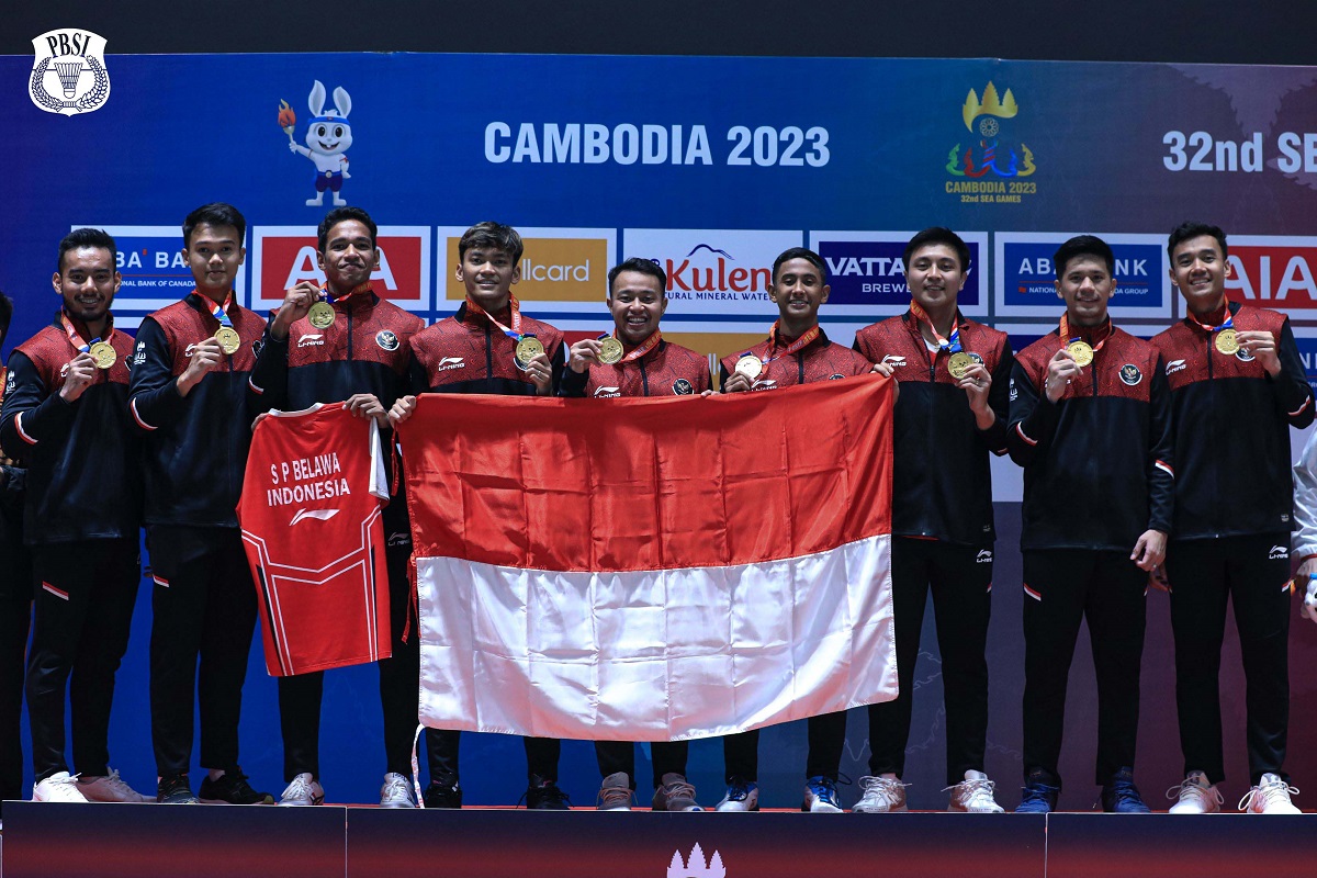 SEA Games 2023: Jersey Syabda Naik Podium Bareng Tim Beregu Putra Indonesia yang Raih Emas