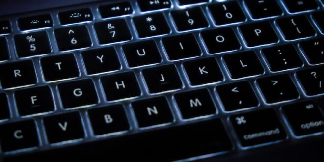 Terkejut dengan Keyboard Laptop Mengetik Sendiri? Ini Cara Mengatasinya dengan Mudah