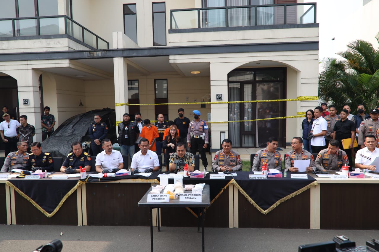 Polisi Ungkap Pabrik Ekstasi Rumahan di Kabupaten Tangerang, 4 Orang Ditangkap!
