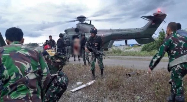 Lagi Bangun Jembatan, Lima Anggota TNI Diserang KKB, 1 Personel Gugur