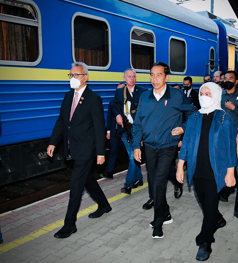 Jokowi Naik Kereta Cepat Menuju Ukraina, Prof Henri Subiakto:Presiden Sudah Lampaui Ekspektasi