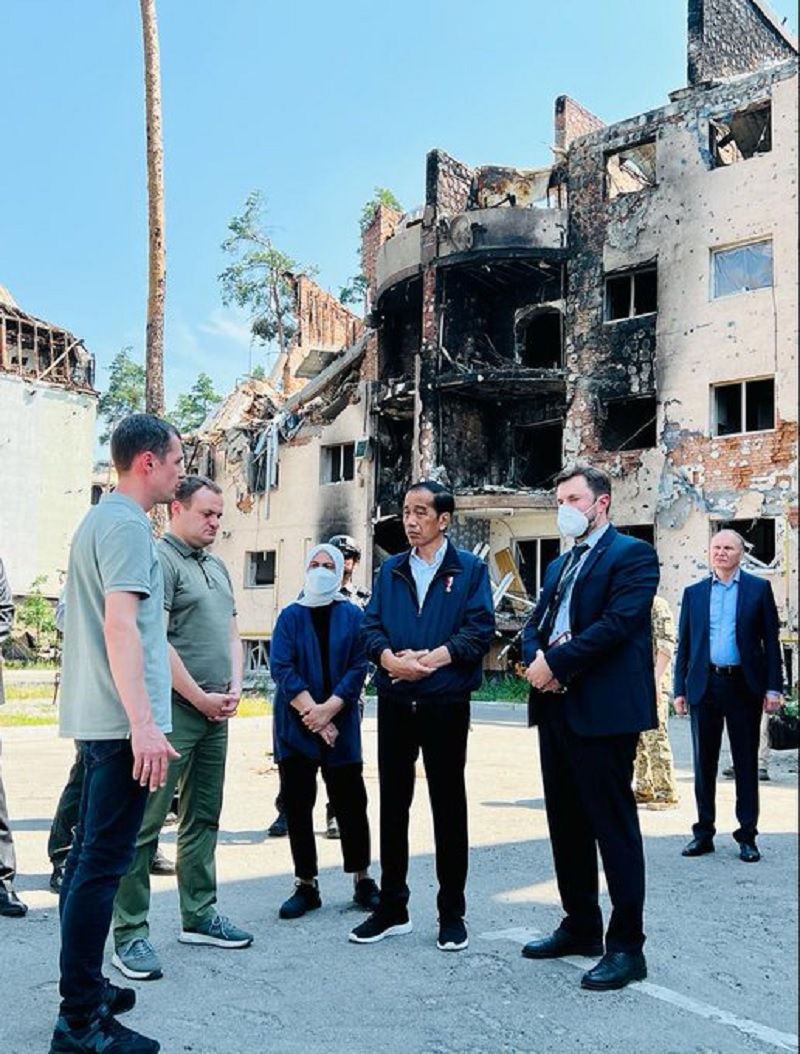 Jokowi Setelah Lihat Apartemen Ukraina Hancur: Semoga Perang Ini Bisa Dihentikan