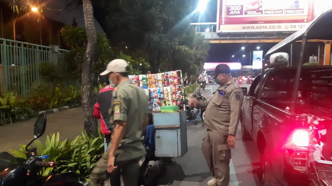 Dagang di Jalan Protokol, 16 PKL Diangkut Satpol PP Kota Bekasi