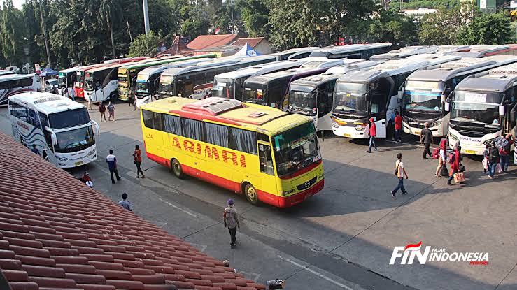 Bus Terlambat Datang, Ratusan Pemudik Asal Jakarta Terlantar di Terminal Kudus