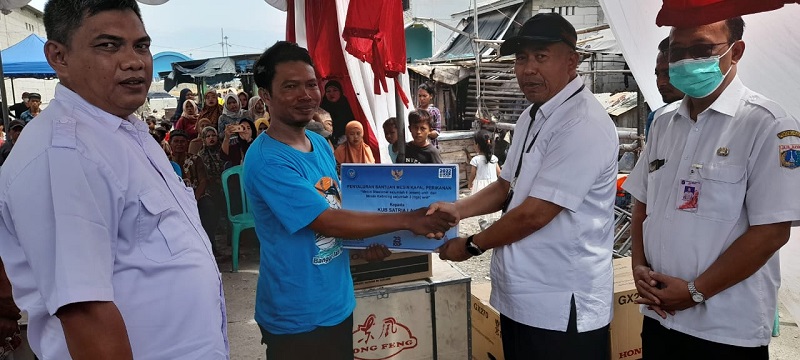 Alhamdulillah, Nelayan Kalibaru Jakarta Utara Dapat Bantuan Mesin Kapal Perikanan dari KKP