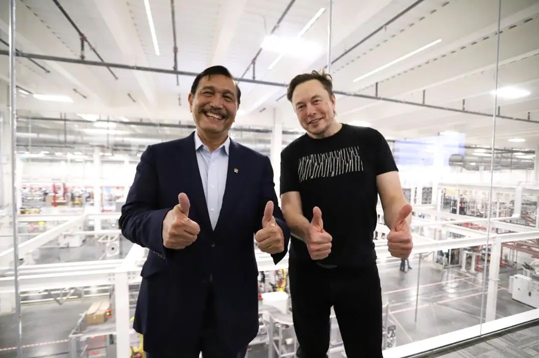 Elon Musk Kaos Oblong Temui Luhut Cs, Dr Tifa: Artinya Tamu yang Gak Penting, Gak Dijangkau Otak Cebong