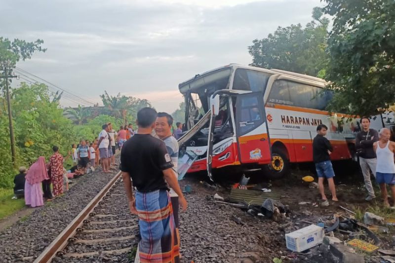 Terungkap, Penyebab Bus PO Harapan Jaya Ditabrak Kereta di Tulungagung