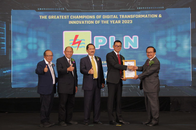 Dirut Raih Best CEO Digital Technology dan Innovation Award 2023, PLN Group Borong 11 Penghargaan