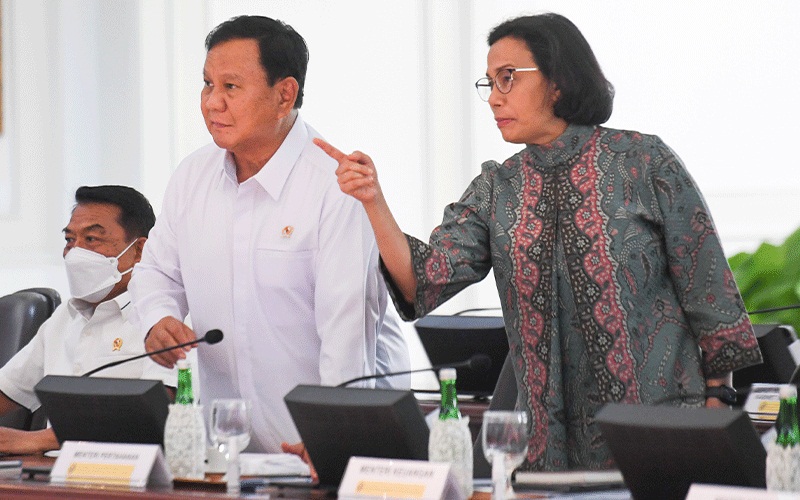 Jokowi Panggil Prabowo dan Sri Mulyani, Bahas Reshuffle?