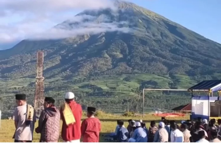 Bikin Takjub! Ini Salah Satu Tempat Terbaik Sholat Idul Fitri di Indonesia, Viewnya Memanjakan Mata