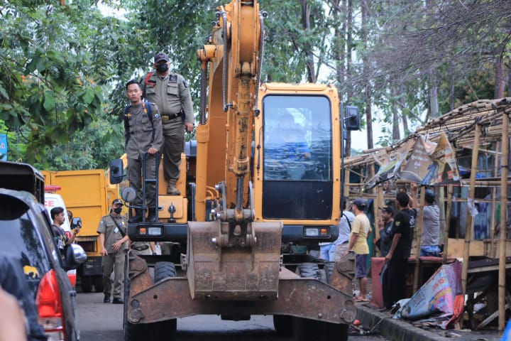 PKL di Irigasi Sipon Tangerang Ditertibkan, Ratusan Petugas dan Alat Berat dikerahkan