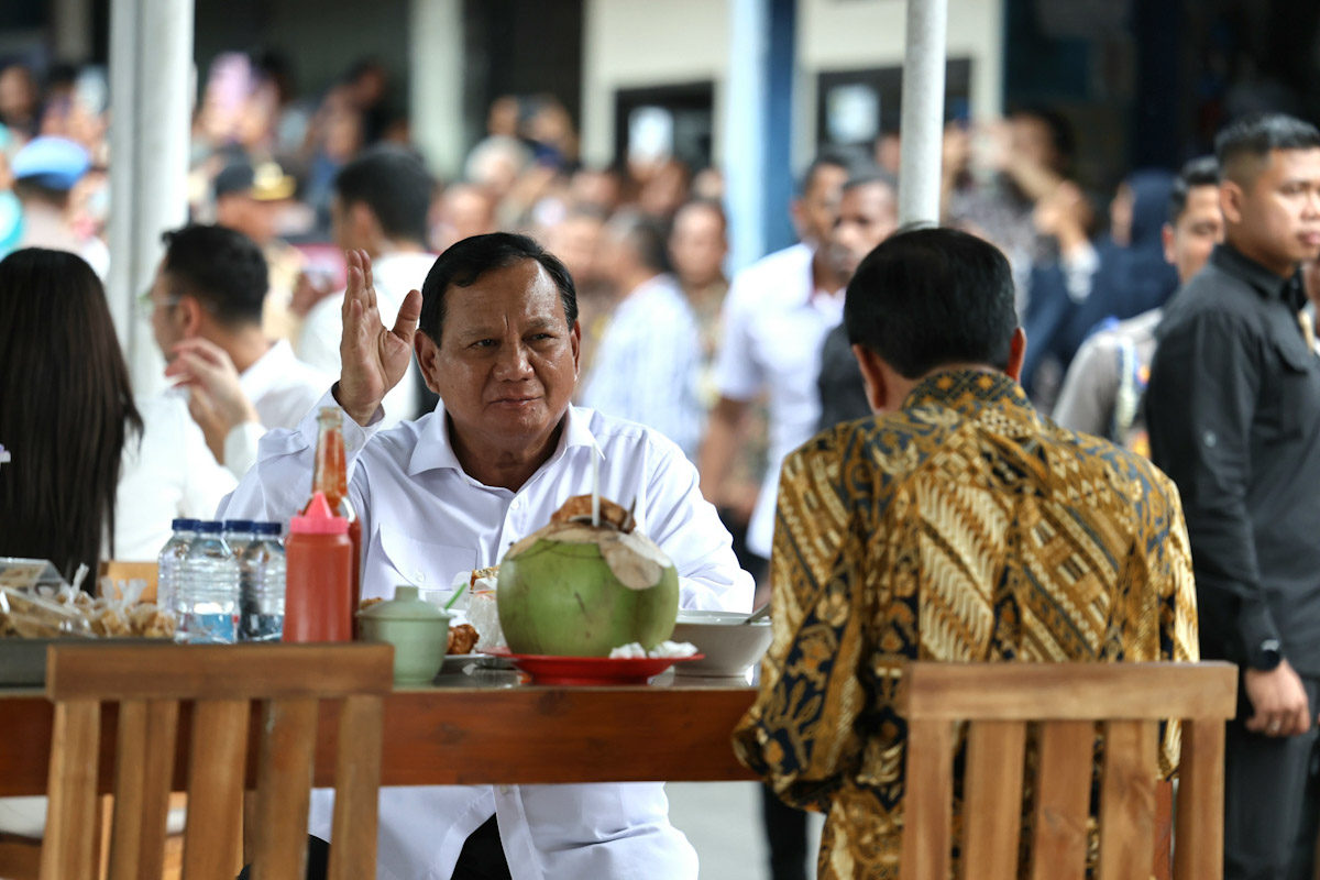 Jokowi dan Prabowo Santap Bakso Bandongan di Kios Kaki Lima Magelang Jawa Tengah