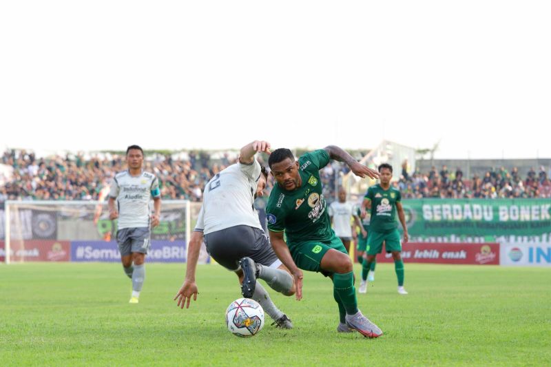 Liga 1 Indonesia: Persebaya Surabaya Ditahan Imbang Persib Bandung