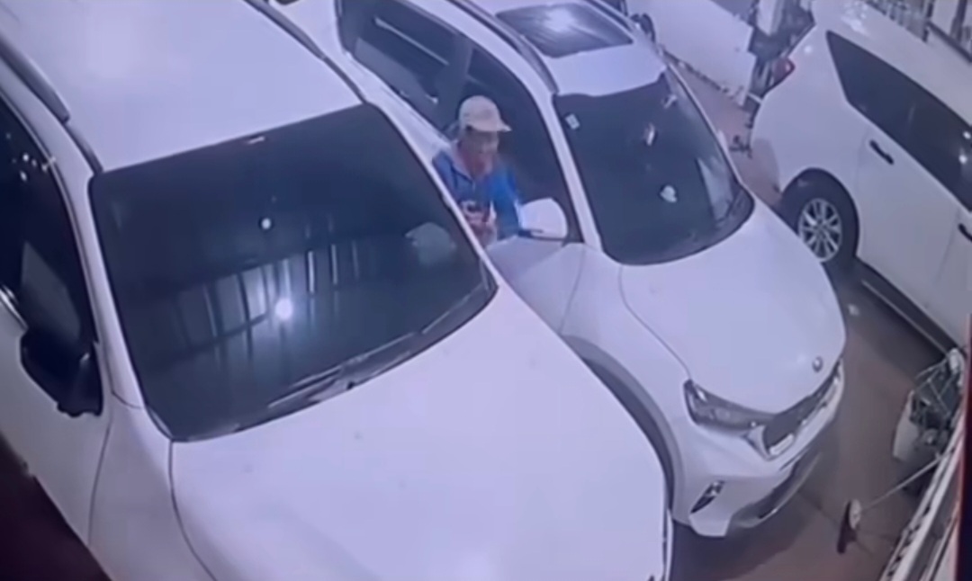 Kelompok Pencuri Kaca Spion Mobil Mewah di Kota Bekasi Diduga Membawa Senjata Tajam Celurit