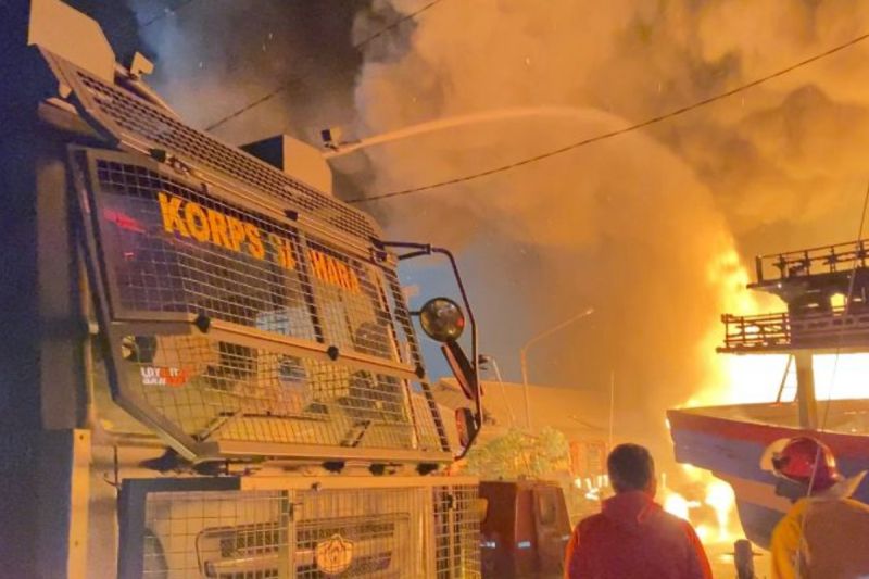 Kebakaran Dahsyat di Pelabuhan Kota Tegal, Total 52 Kapal Hangus Terbakar 