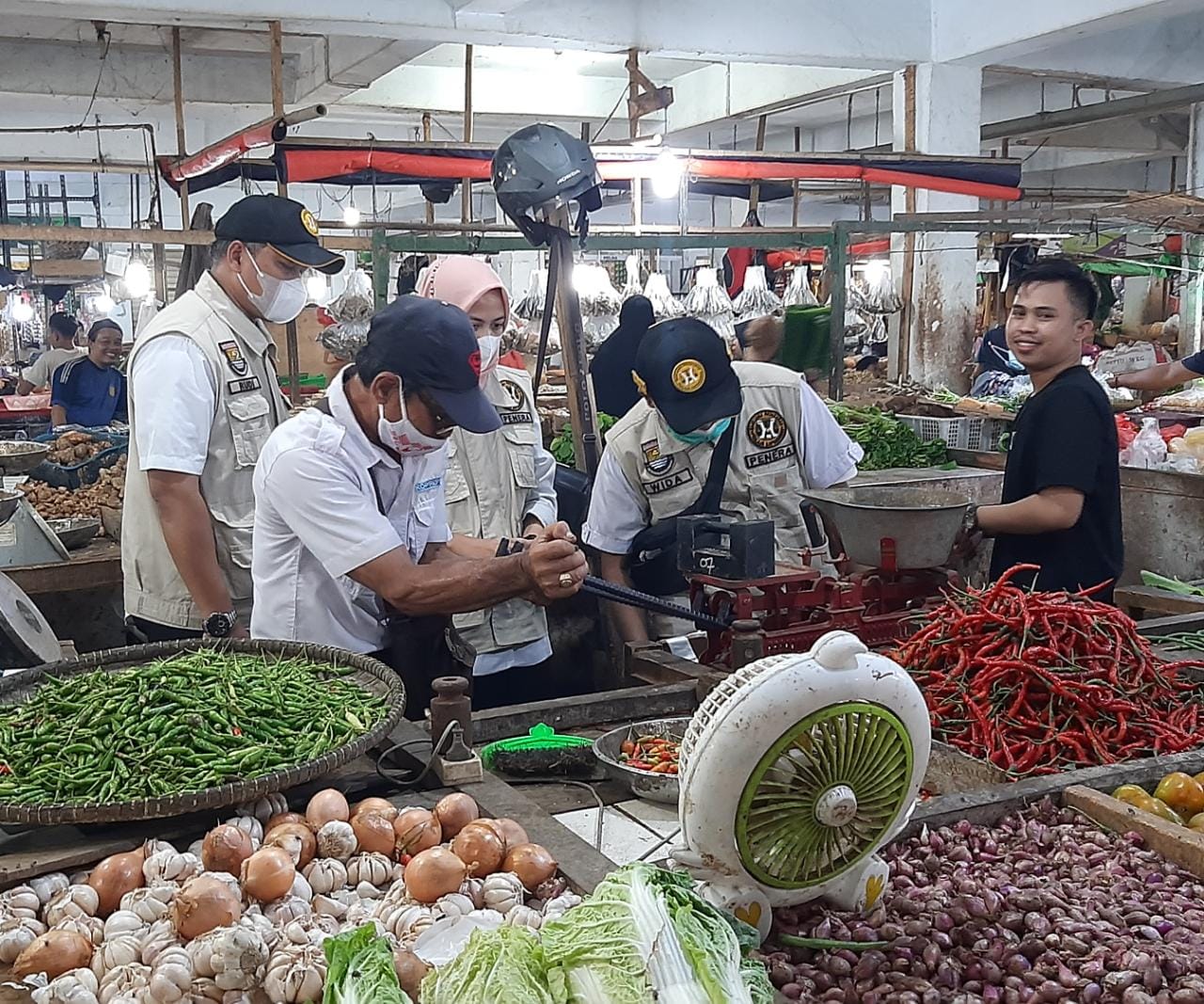Sidak Pasar, Disperindag Tangerang Gelar Sidang Tera Pastikan Timbangan Sesuai Standar