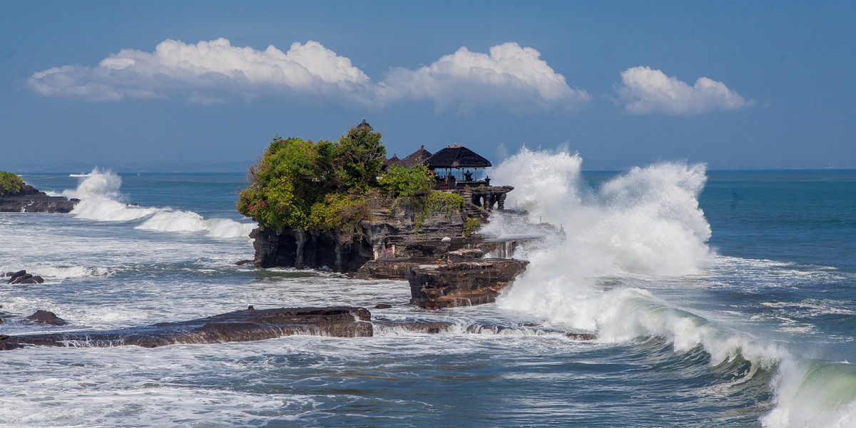 Wisata ke Bali Jangan ke Pantai Dulu Gaes, Gelombang Laut Lagi Tinggi 
