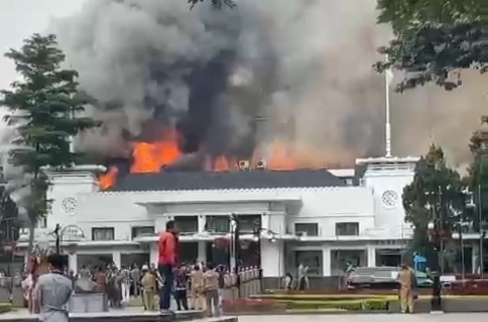 Gedung Balai Kota Bandung Kebakaran, ASN Panik Berhamburan 