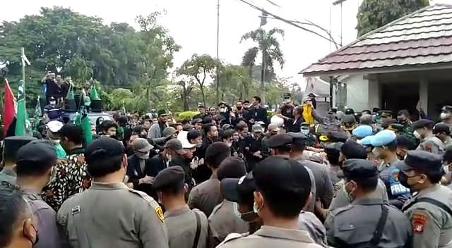 Usai Aliansi BEM Kota Bekasi, Kini Giliran Mahasiswa HMI Sambangi Gedung DPRD 