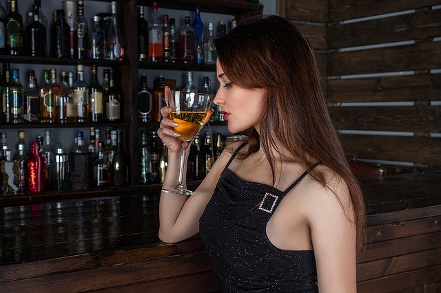 Orang Rusia Terbiasa Konsumsi Minuman Alkohol, Sekarang Stoknya Menipis