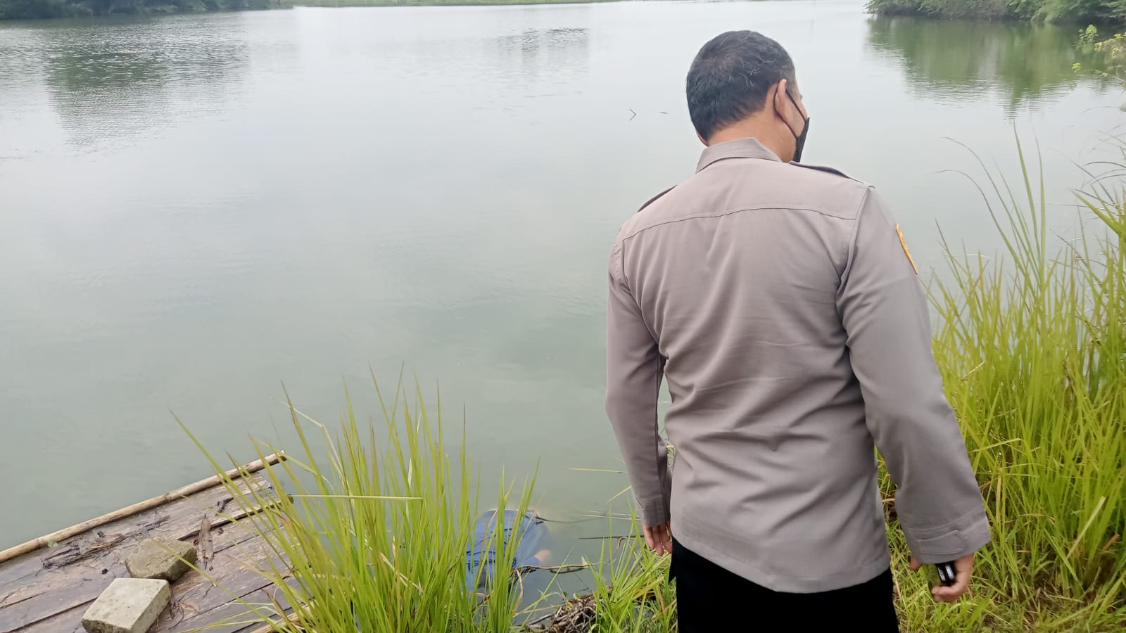 Hilang Seharian, Wanita Paruh Baya Ditemukan Ngambang di Danau Nyempil Kabupaten Bekasi