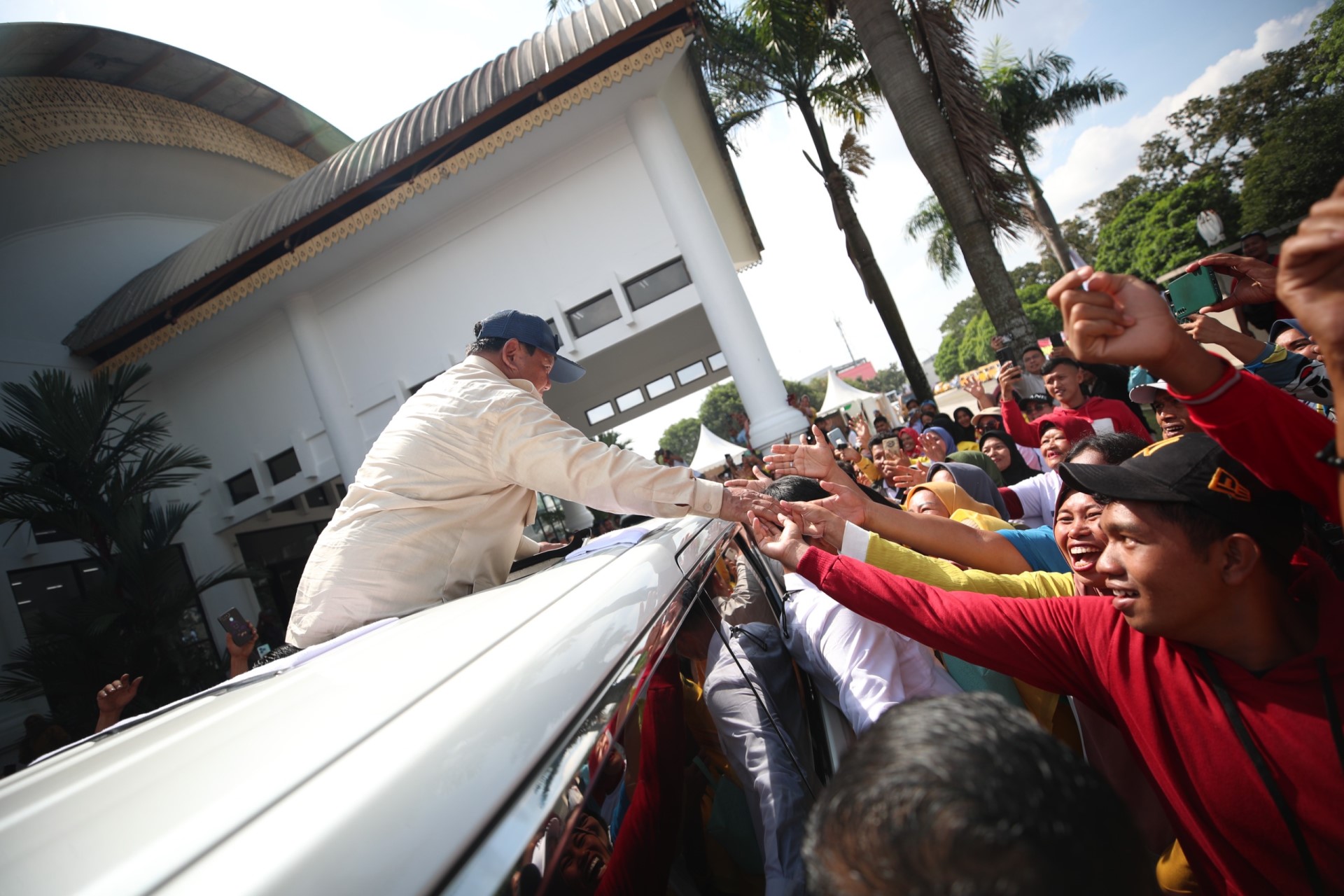 Momen Prabowo Minum Kopi Medan: Ini Baru Kopi, Bung!