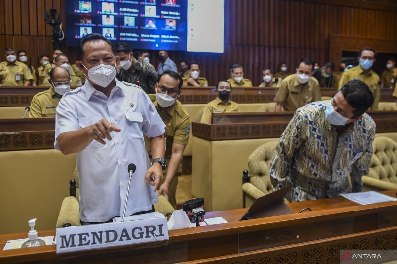 Pengakuan Tito: Kepala Desa Sudah Ramai, Ada yang Teriak 'Pak Tiga Periode, Ya', Jokowi hanya Senyum Saja