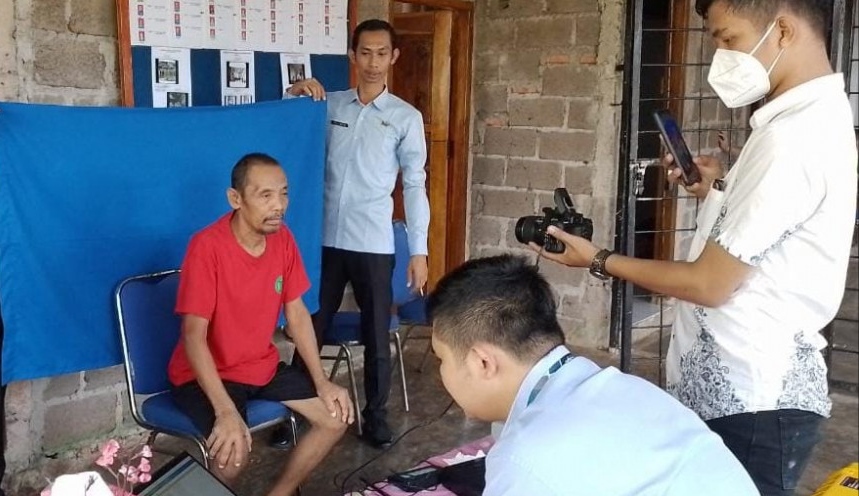Cerita Petugas Dukcapil Kabupaten Tangerang saat Membuatkan e-KTP ODGJ 