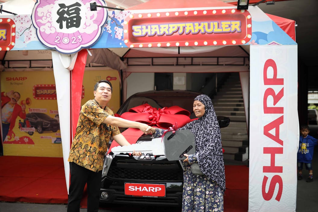 Sharp Indonesia Serahkan Hadiah 2 Unit Mobil ke Pemenang Program Undian Sharp Spektakuler